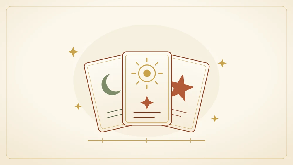 Trois cartes de tarot en éventail — apprendre le tarot avec La Table du Voyant